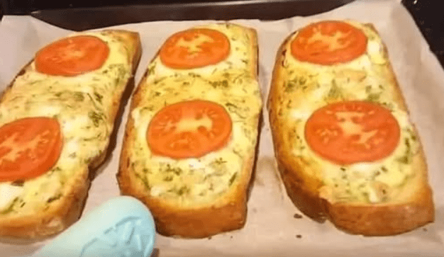 Pomodoro, uovo e pane: tre ingredienti per un pasto speciale