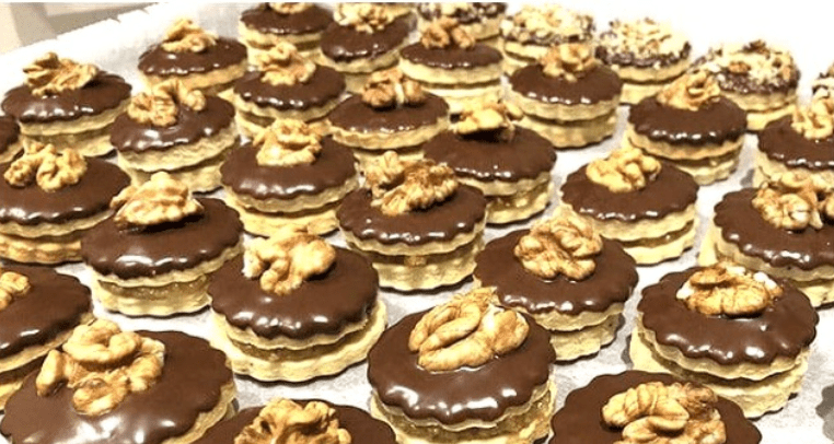 Tartellette Ischler con ripieno di noci