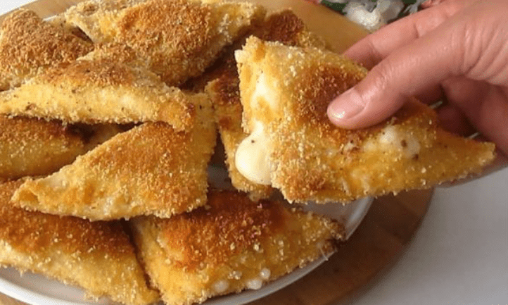 Come preparare dei deliziosi toast ripieni di patate e formaggio: ricetta facile e gustosa