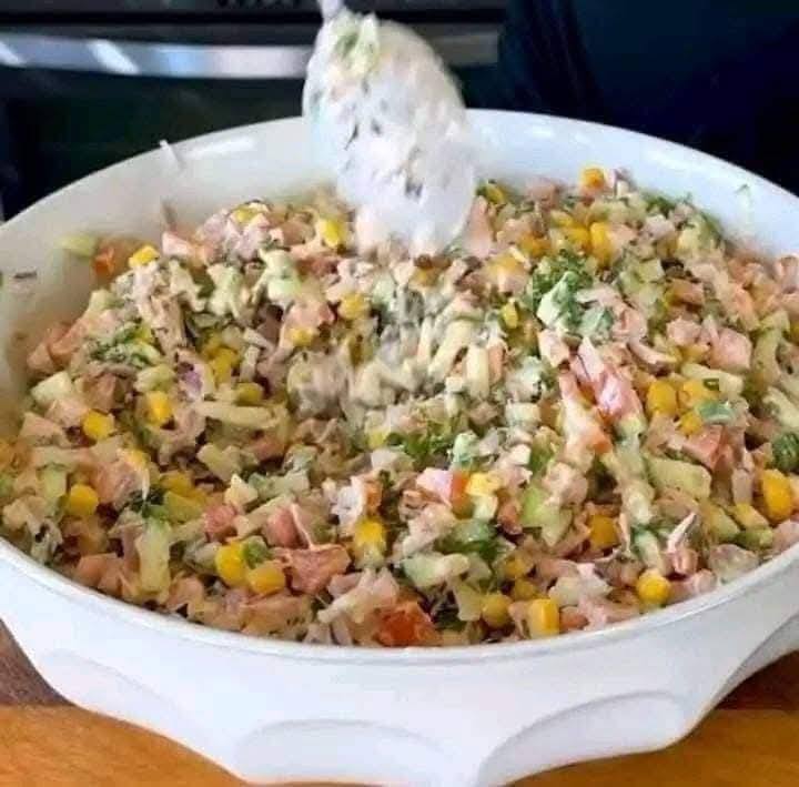 Insalata di tonno fresca e croccante