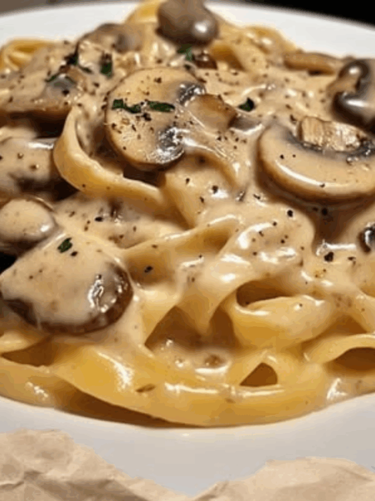 Tagliatelle con crema al Parmigiano e funghi porcini
