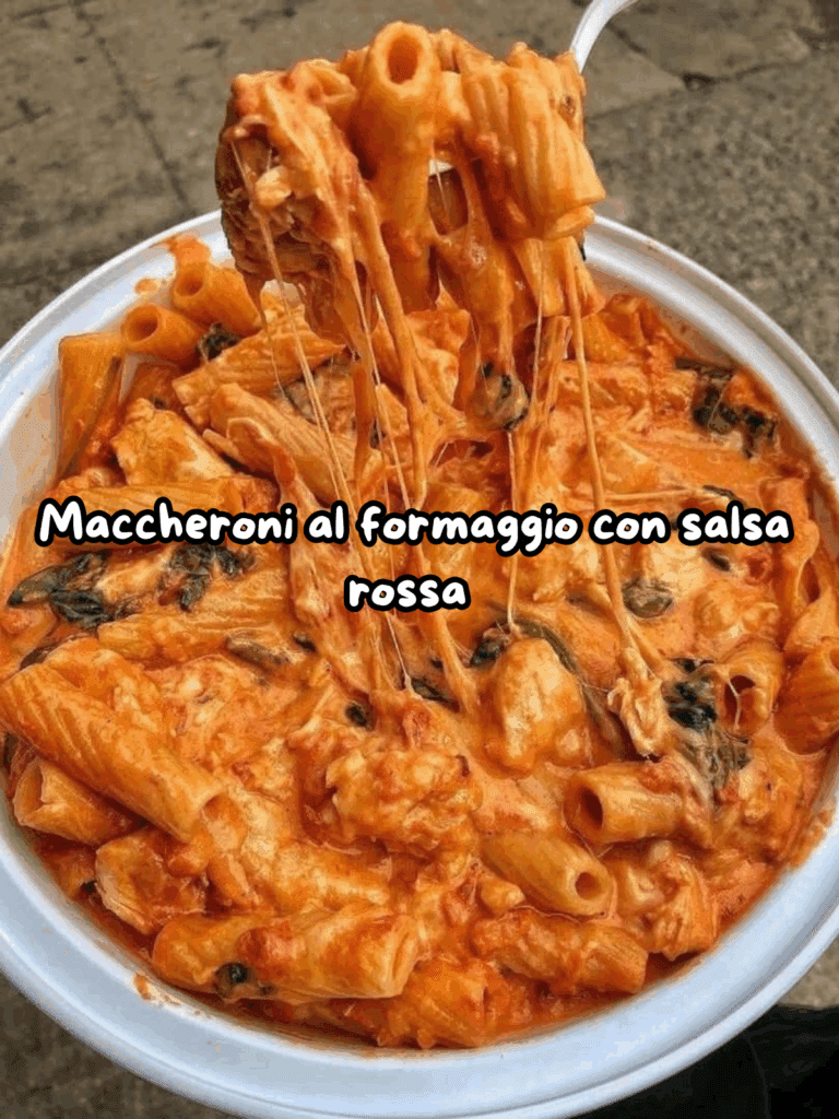 Maccheroni al Formaggio con Salsa Rossa: Un Abbraccio di Comfort e Sapore