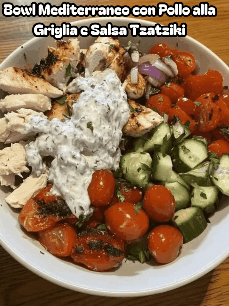 Bowl Mediterraneo con Pollo alla Griglia e Salsa Tzatziki