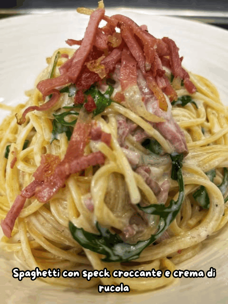 Spaghetti con speck croccante e crema di rucola: un primo piatto dal sapore deciso