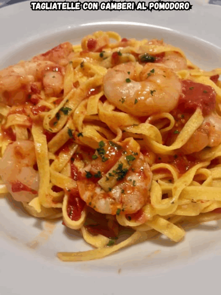 Tagliatelle con gamberi al pomodoro: un primo piatto facile e sfizioso