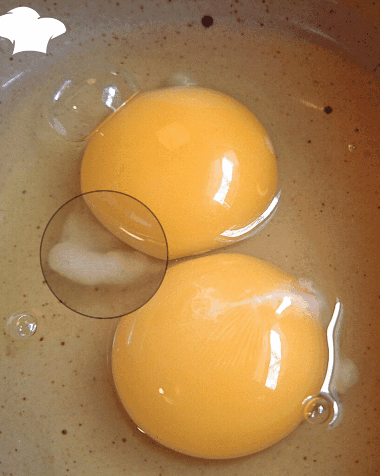 Quella Striscia Bianca nell’Uovo: Cos’è e Bisogna Rimuoverla?